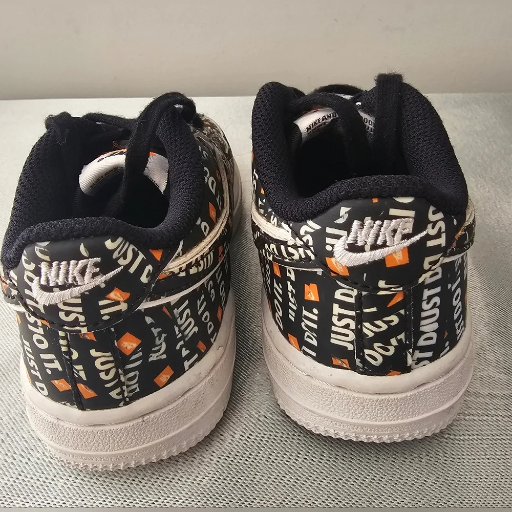 NIKE Air Force 1 Low 